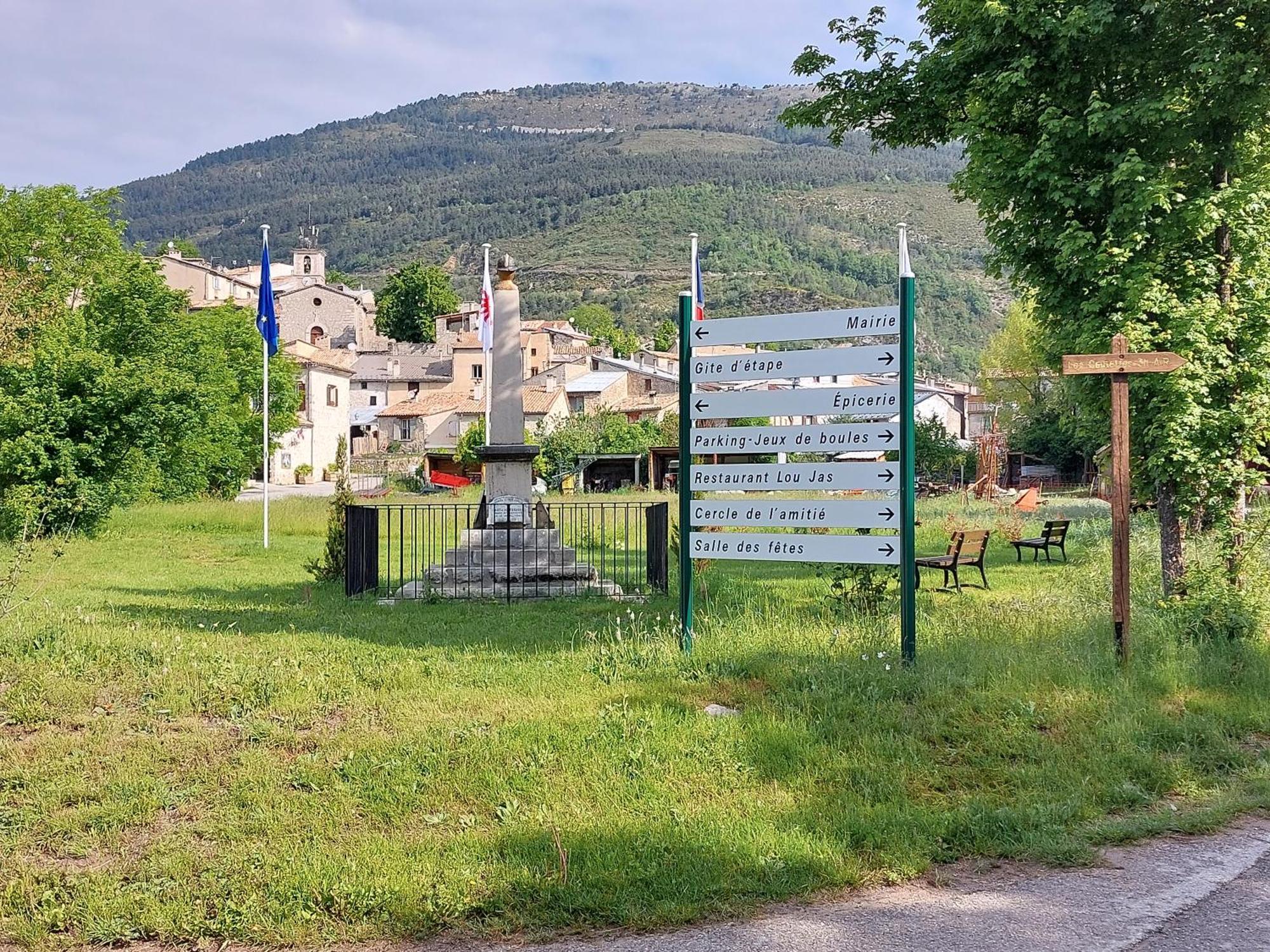 Bed and Breakfast La Fischaumiere Soleilhas Экстерьер фото